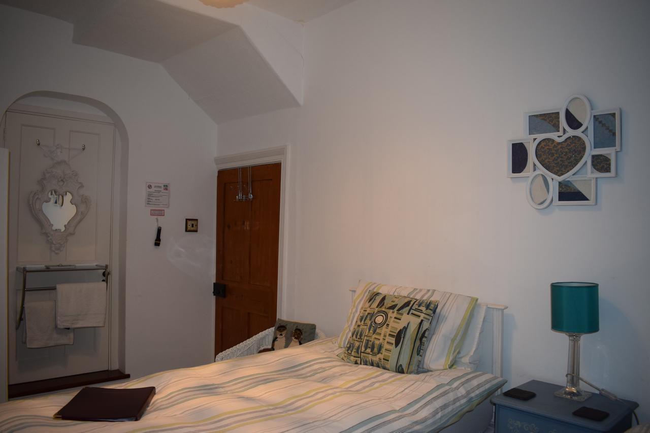 Heatherbank B&B Сандхърст Екстериор снимка