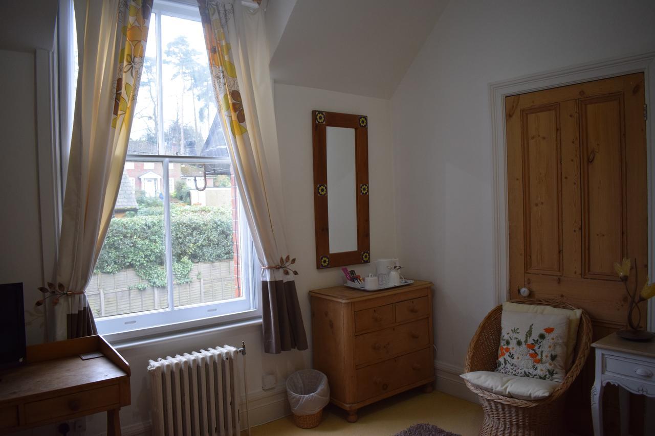 Heatherbank B&B Сандхърст Екстериор снимка